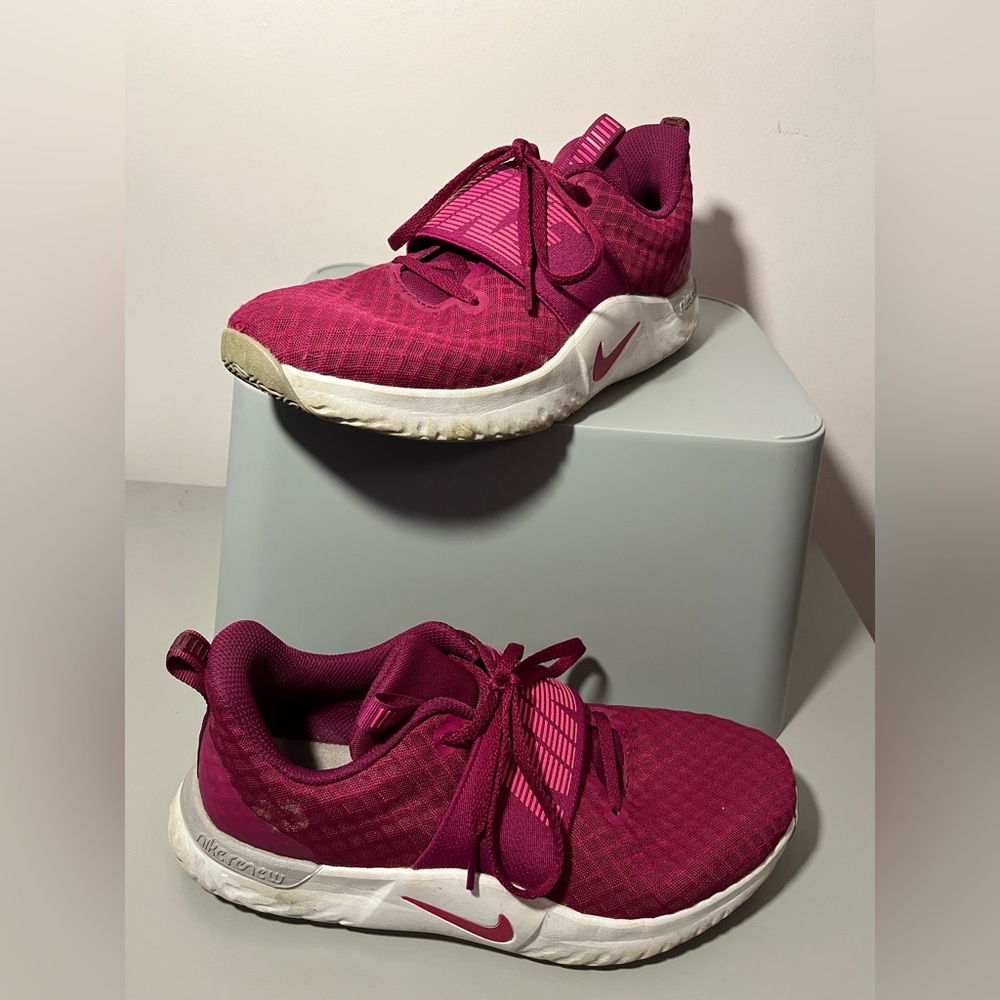 Nike women’s tennis shoes, pink, size 8.5